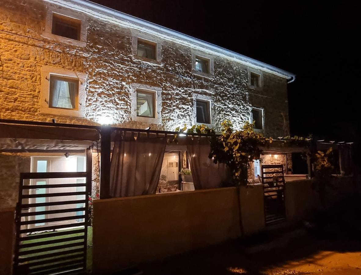 Vela & Vega Apartment Višnjan Exterior foto