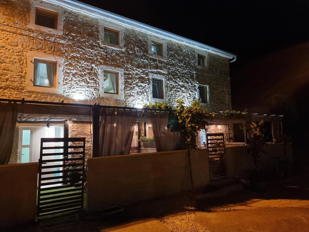 Vela & Vega Apartment Višnjan Exterior foto